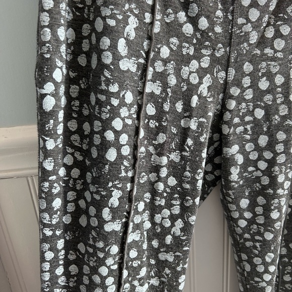 Lynn Ritchie Silver Chic Gray Patterned Women's Pantsuit. Size small - Picture 7 of 11